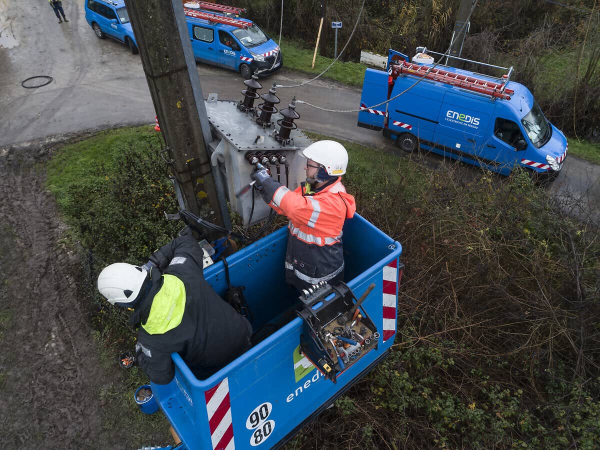 Intervention Enedis sur un pylône