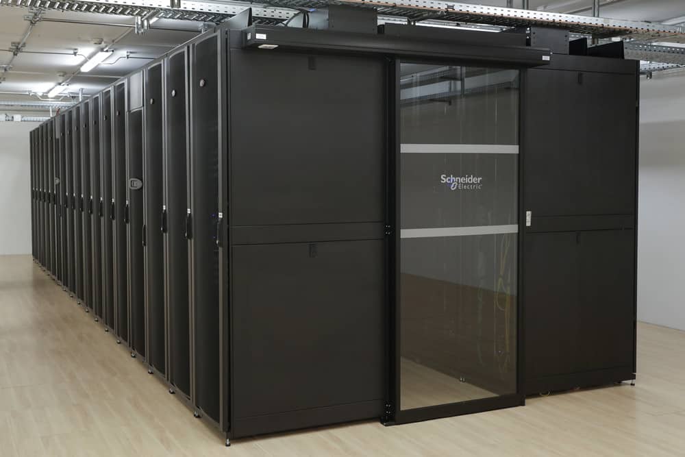 Couloir de baies informatique